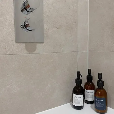 The Seventh Storey Penthouse * 요크