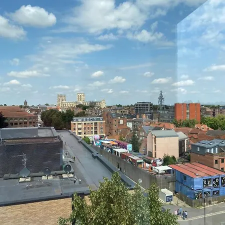 The Seventh Storey Penthouse 아파트 요크