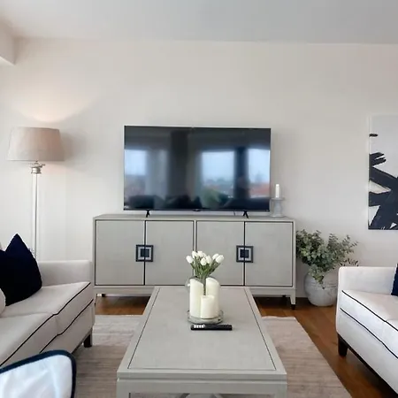 The Seventh Storey Penthouse 요크