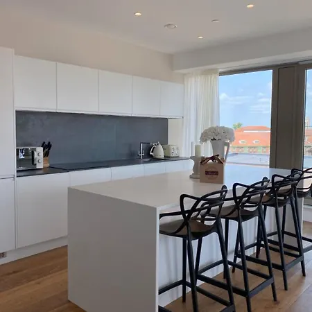 The Seventh Storey Penthouse 아파트 요크